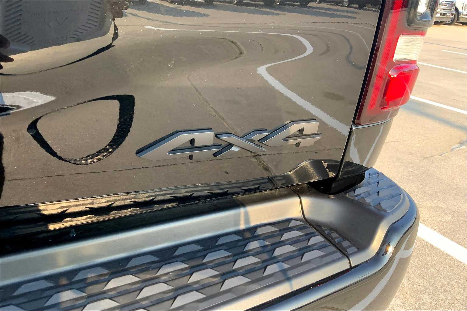 2024 Ram 3500 Laramie photo 9