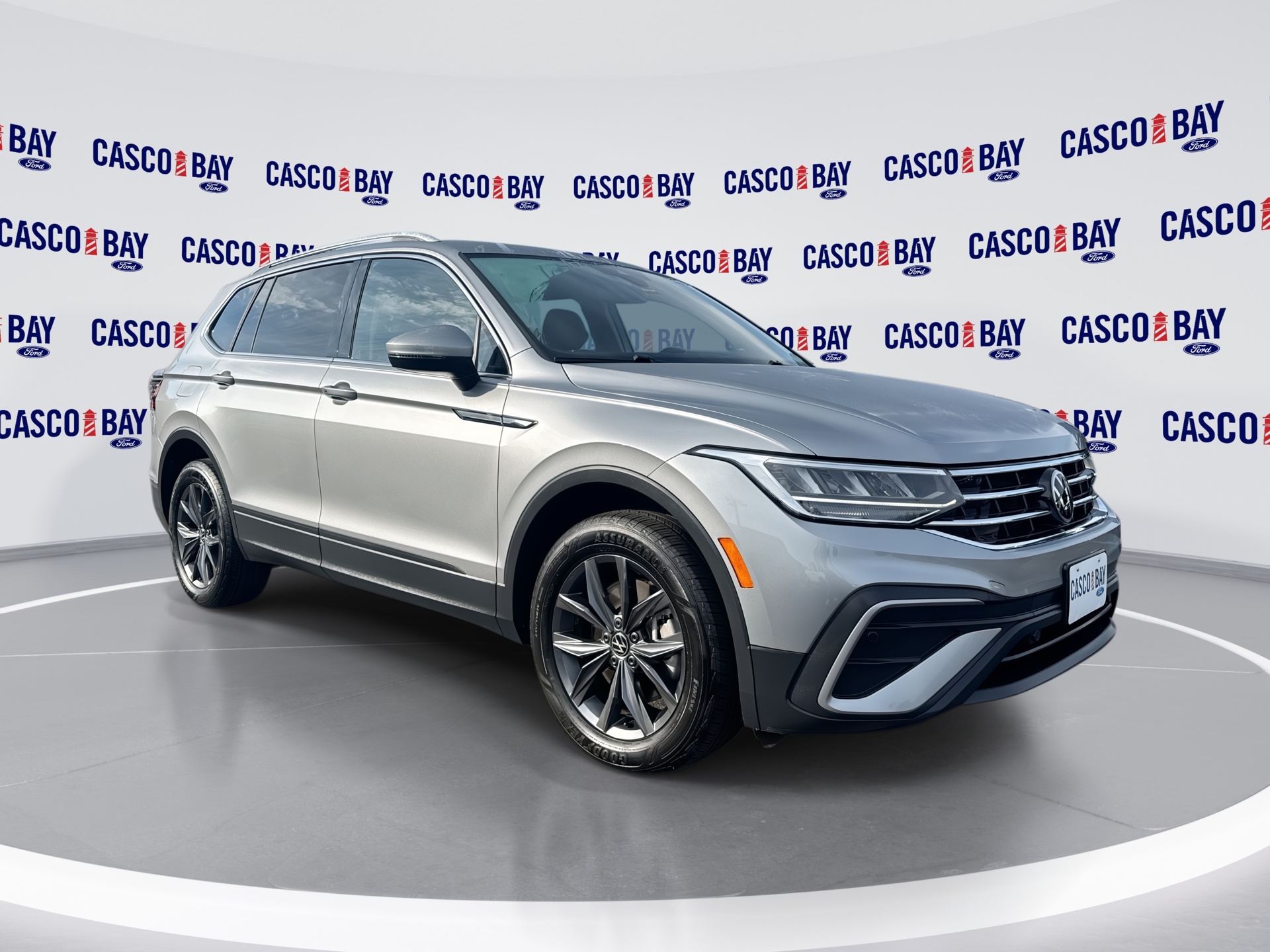 2024 Volkswagen Tiguan SE's photo