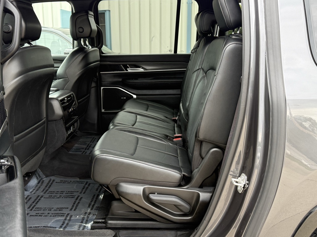 2024 Jeep Wagoneer L Series II photo 23