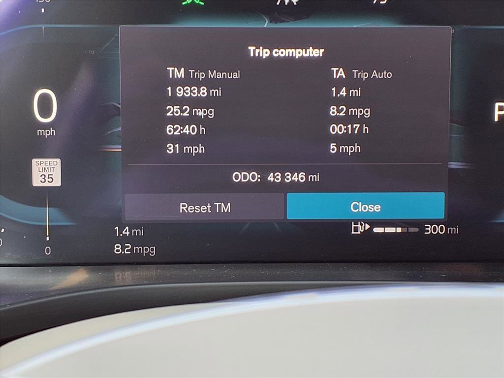 2022 Volvo XC60 B5 Inscription photo 24
