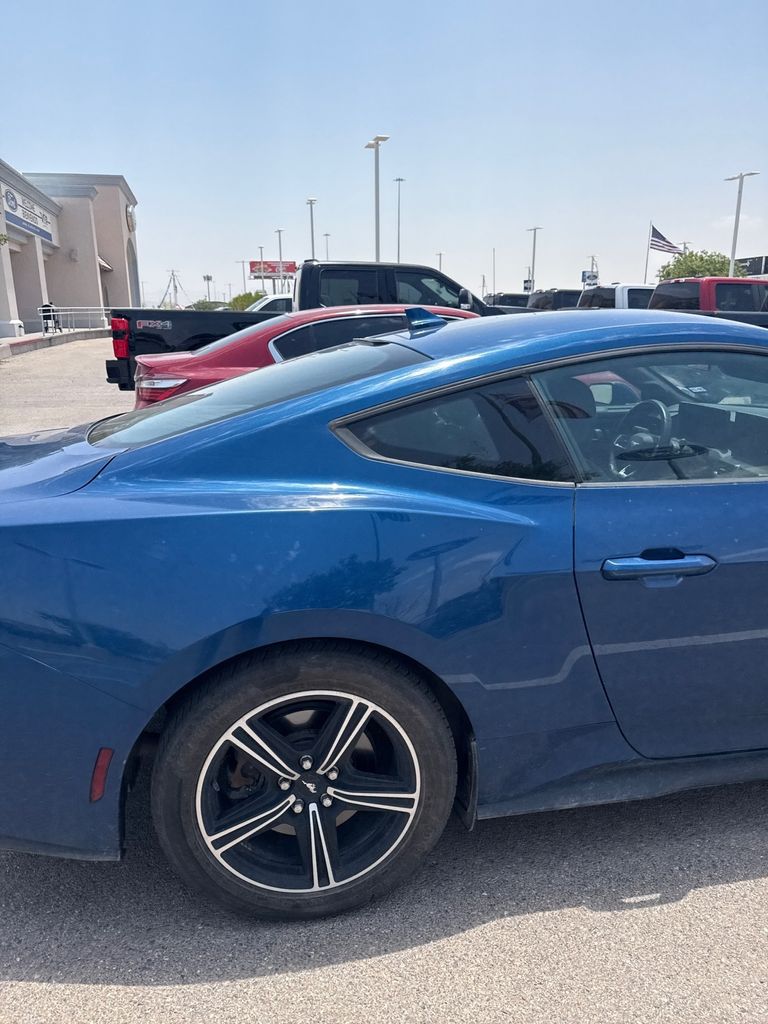 2024 Ford Mustang EcoBoost photo 2