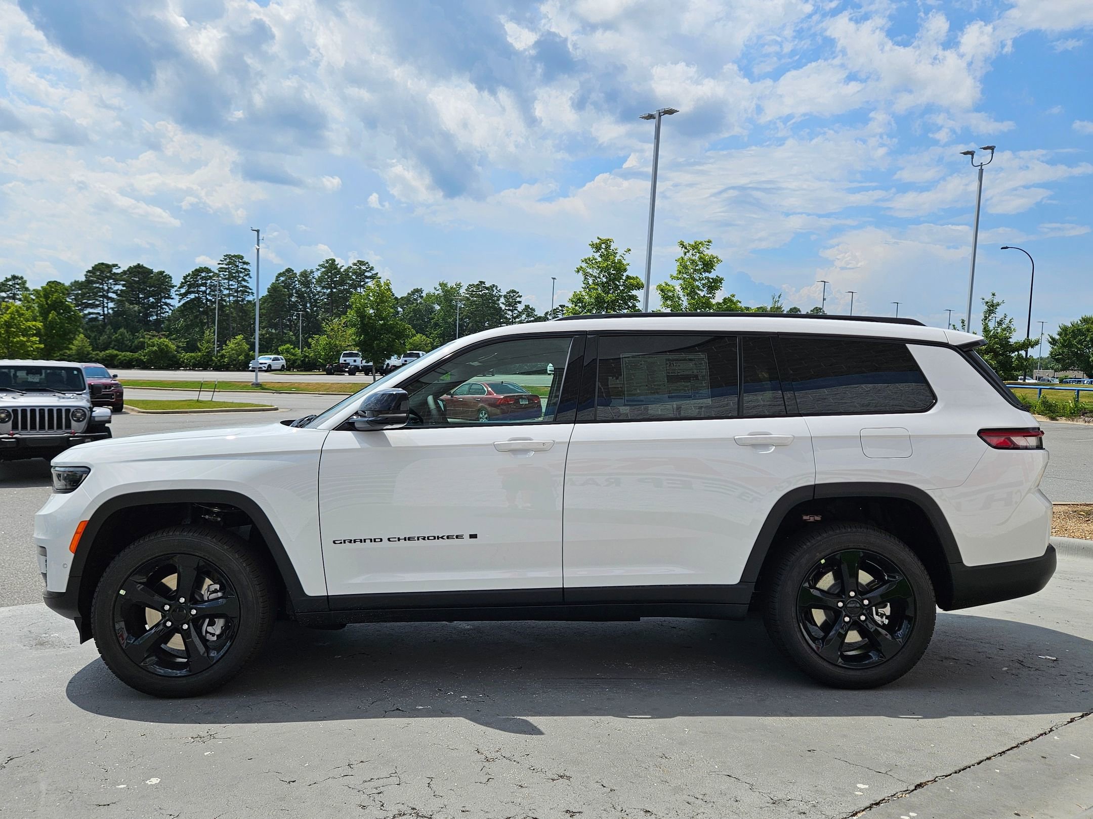 2025 Jeep Grand Cherokee Limited photo 4