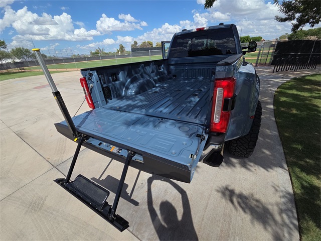 2023 Ford F-450 photo 26