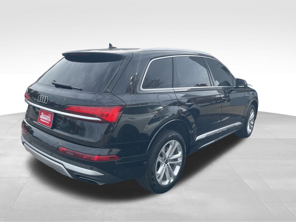 2025 Audi Q7 55 Premium Plus photo 4