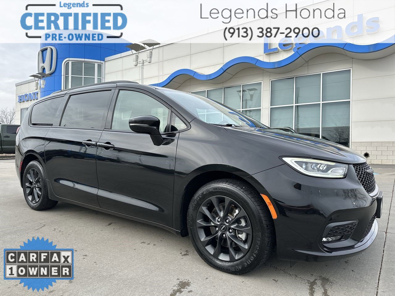 2021 Chrysler Pacifica Touring's photo