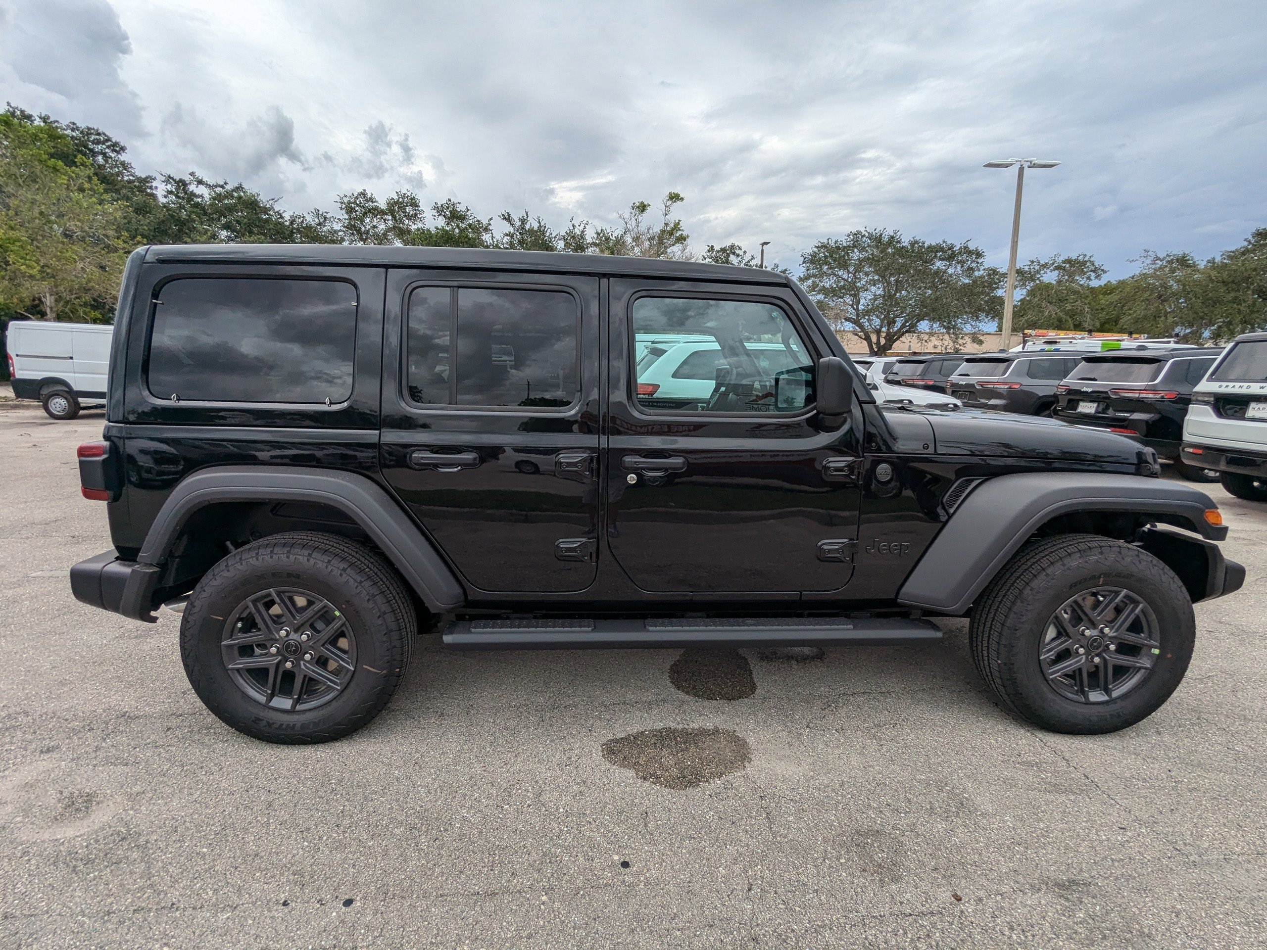 2025 Jeep Wrangler Sport S photo 3