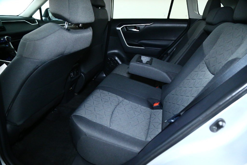2021 Toyota RAV4 XLE photo 12