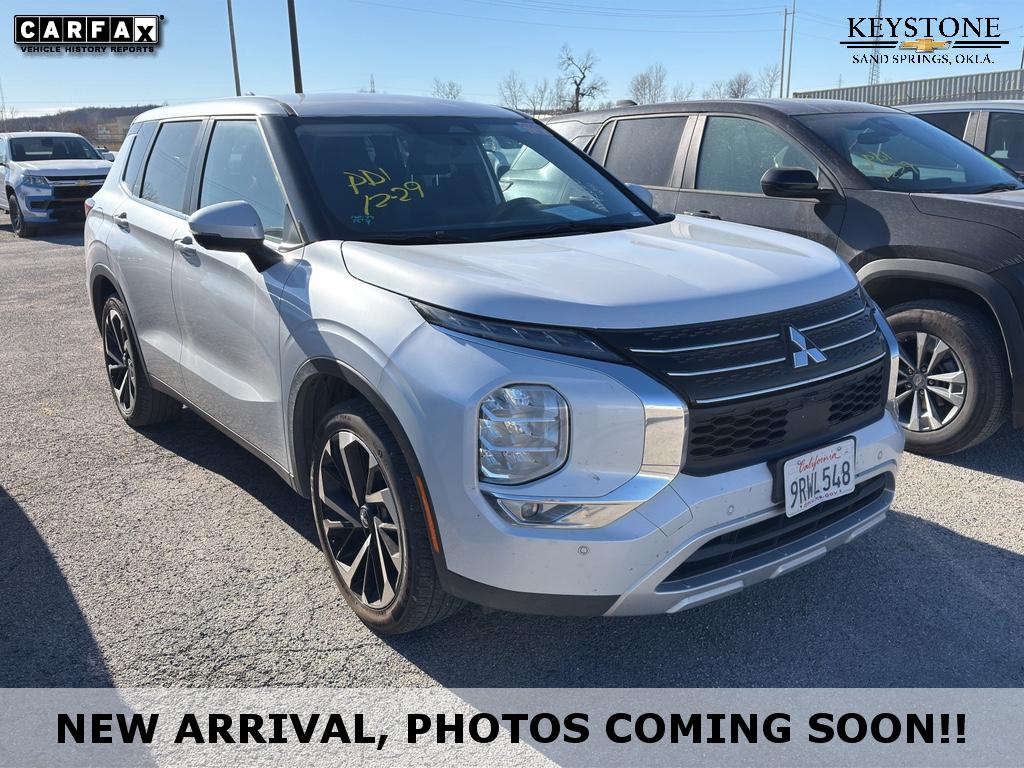 2024 Mitsubishi Outlander SE's photo