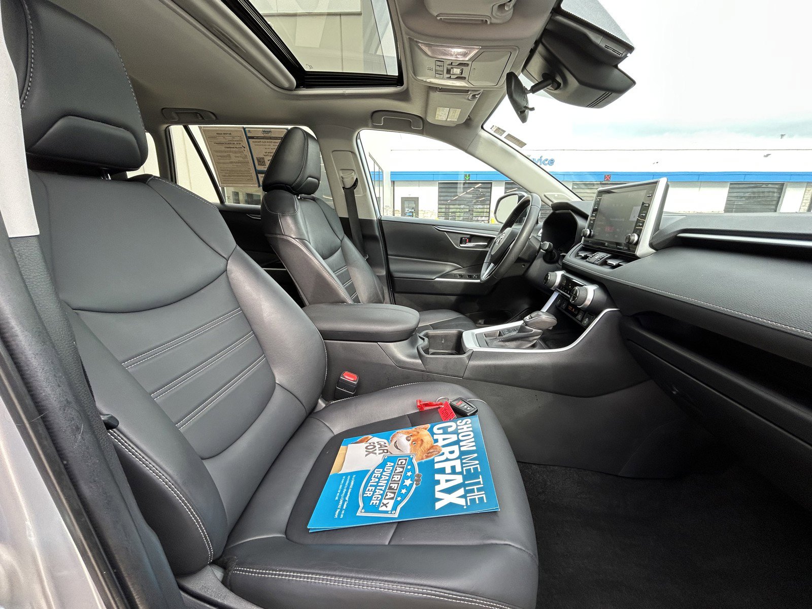 2022 Toyota RAV4 XLE Premium photo 21
