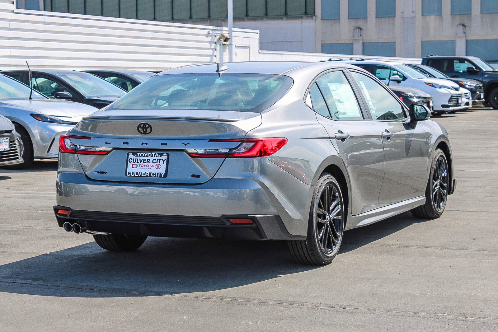 2025 Toyota Camry SE photo 7