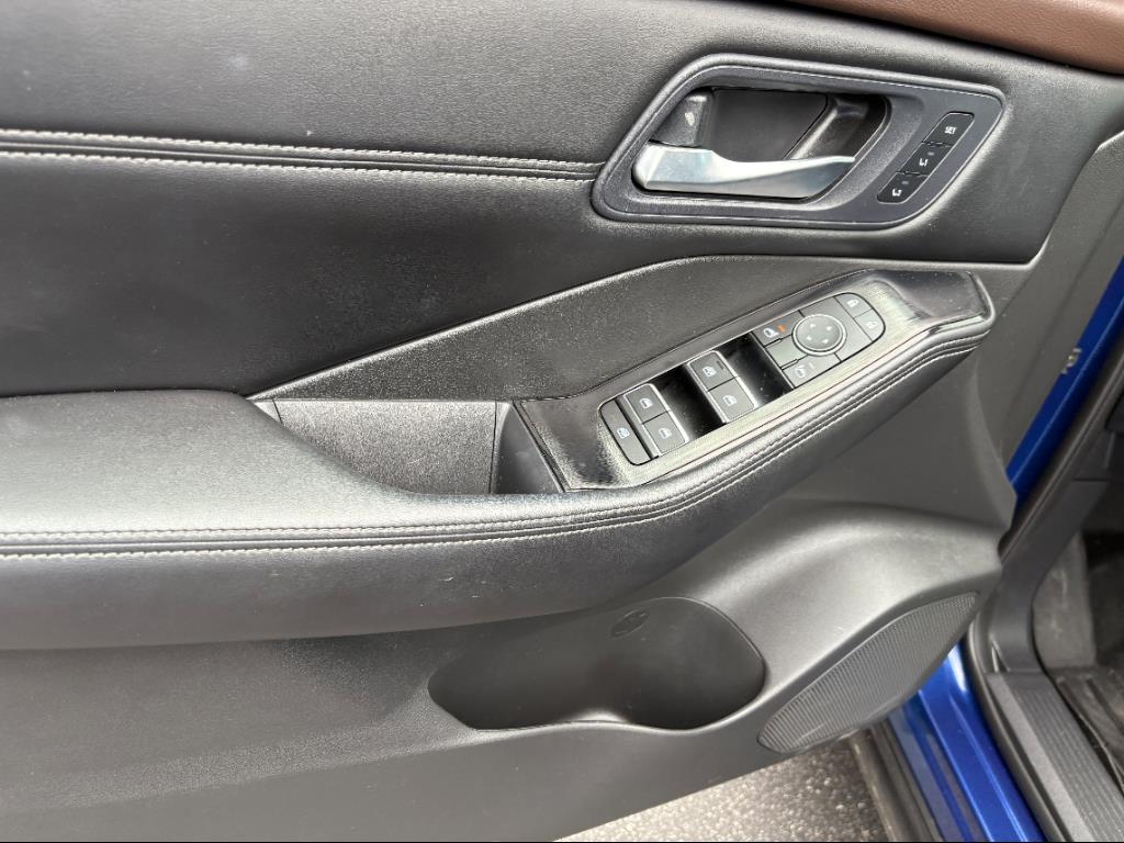 2023 Nissan Rogue SL photo 20