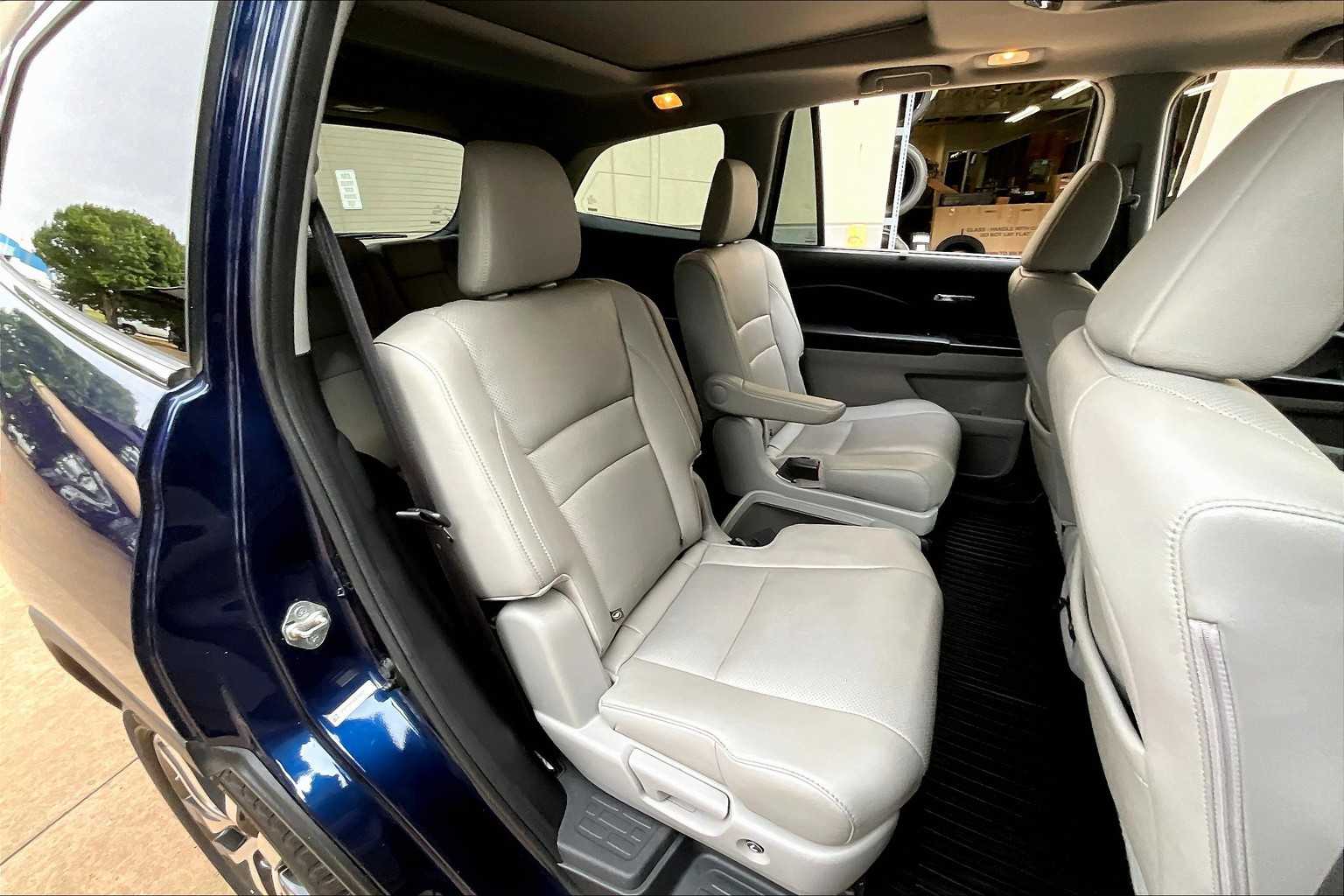 2016 Honda Pilot Elite photo 19