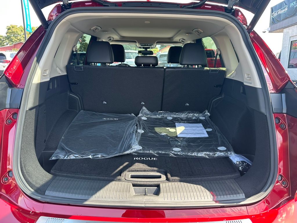 2026 Nissan Rogue Platinum photo 28