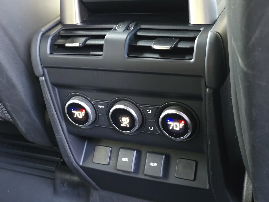 2023 Land Rover Defender 130 S photo 27
