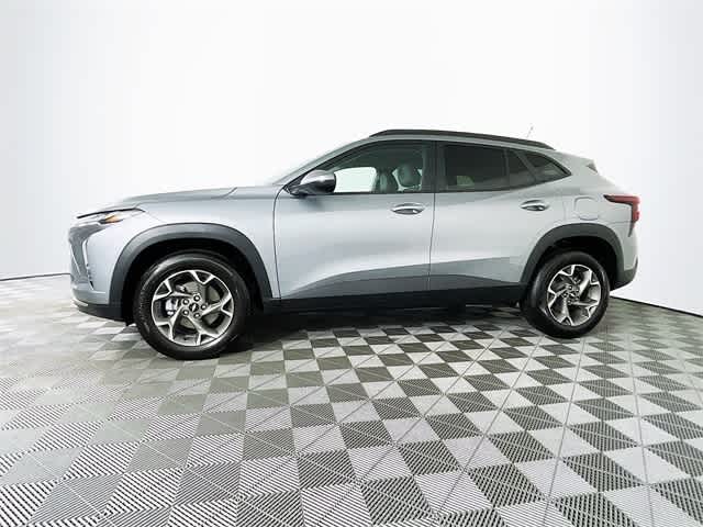 2025 Chevrolet Trax LT photo 4