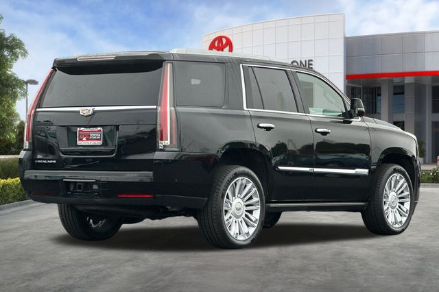 2017 Cadillac Escalade Platinum photo 3