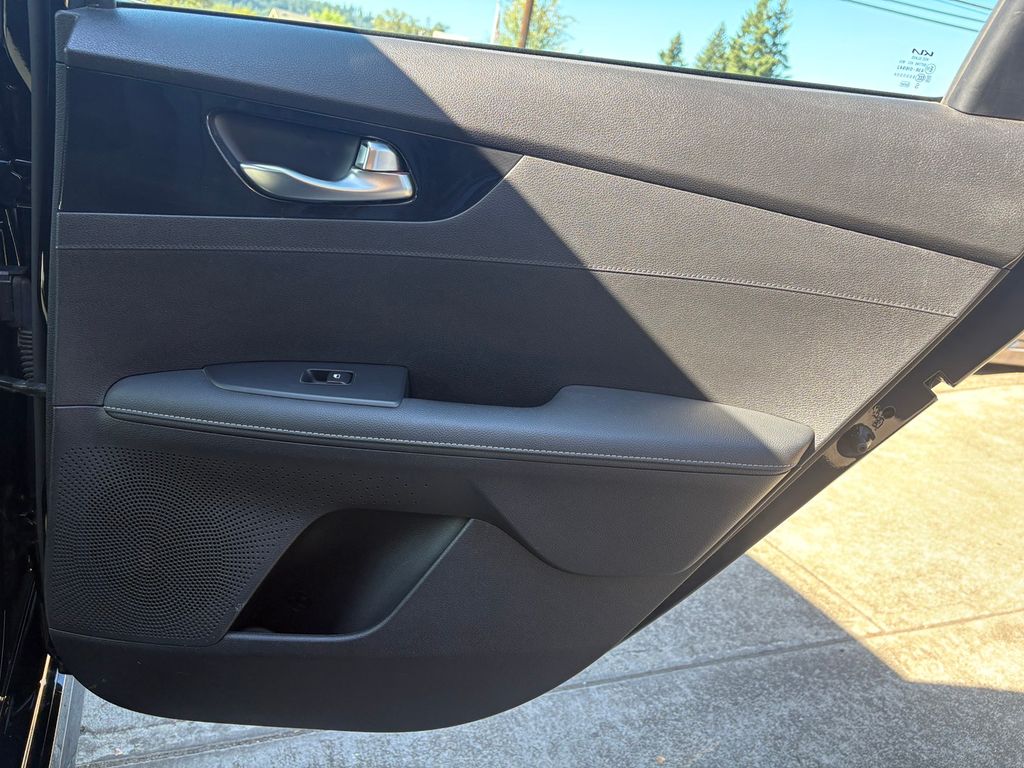 2024 Kia Forte GT-Line photo 29