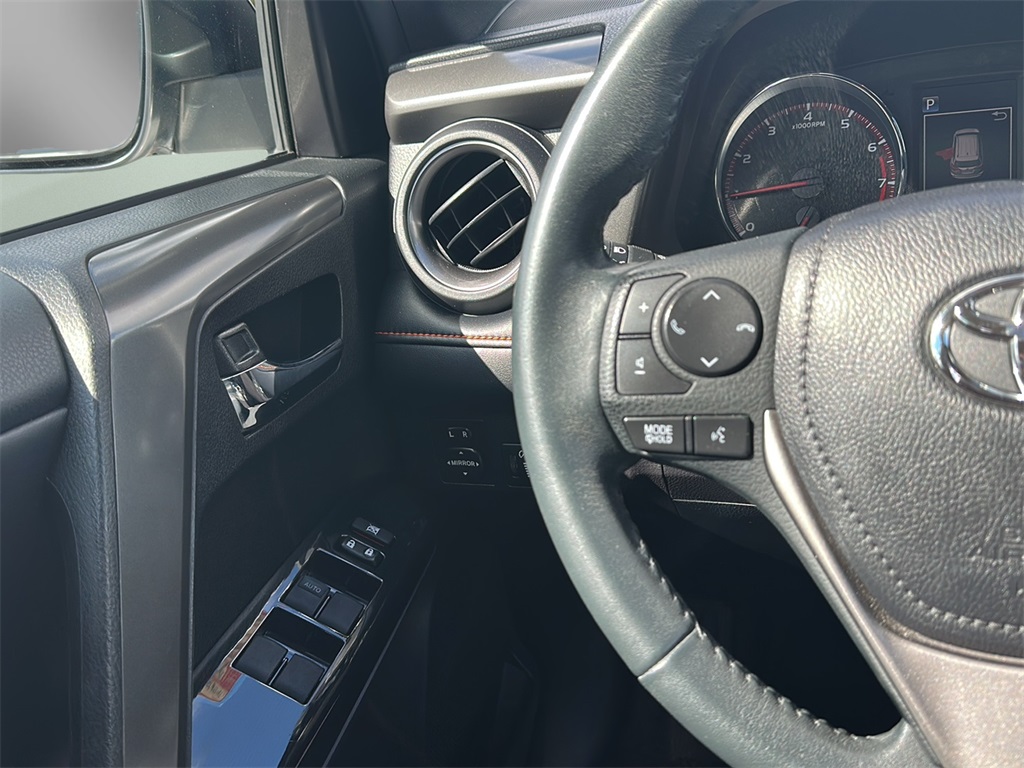 2017 Toyota RAV4 SE photo 10