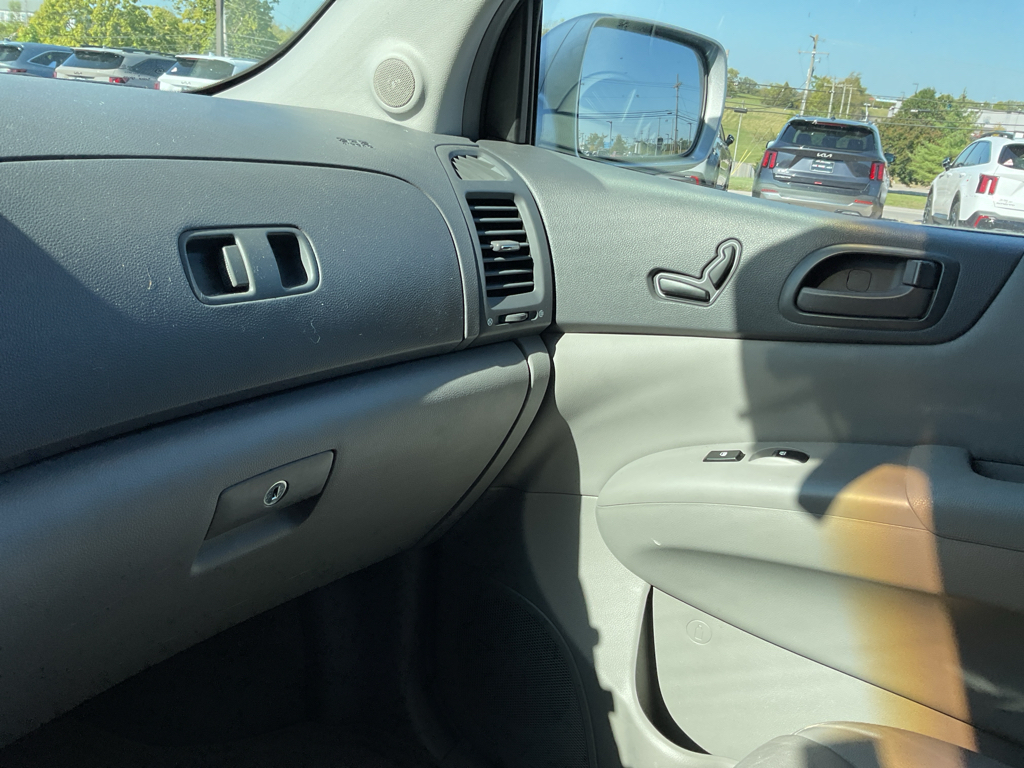 2007 Kia Sedona EX photo 23