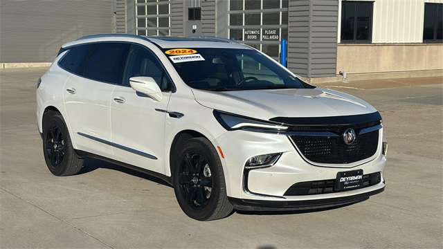 2024 Buick Enclave Essence's photo