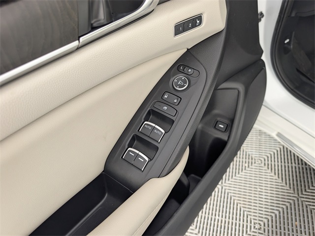 2022 Honda Accord Touring 2.0T photo 16