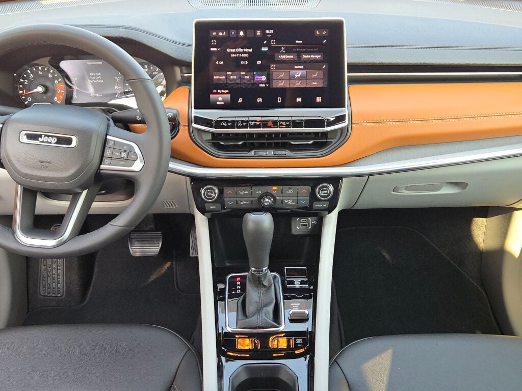 2023 Jeep Compass Limited photo 18