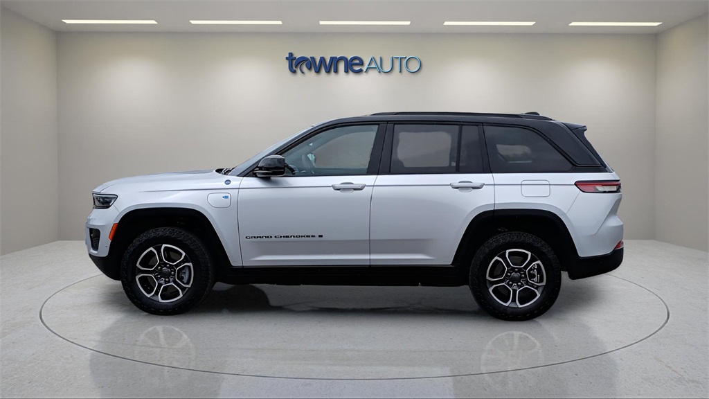 2022 Jeep Grand Cherokee Trailhawk 4xe photo 2