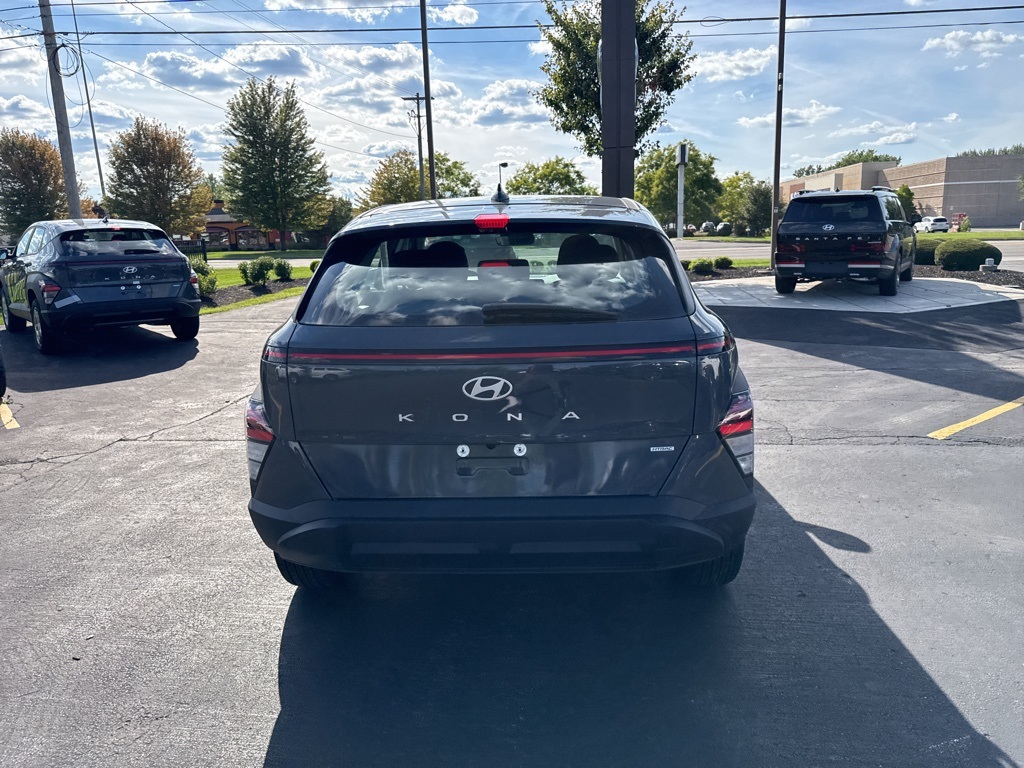 2024 Hyundai Kona SE photo 3