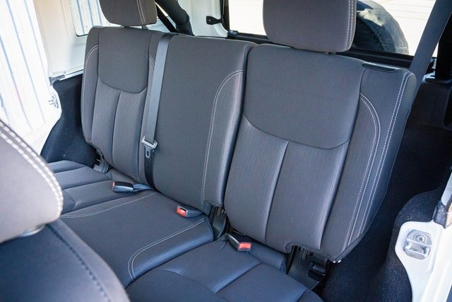 2015 Jeep Wrangler Unlimited Rubicon photo 26