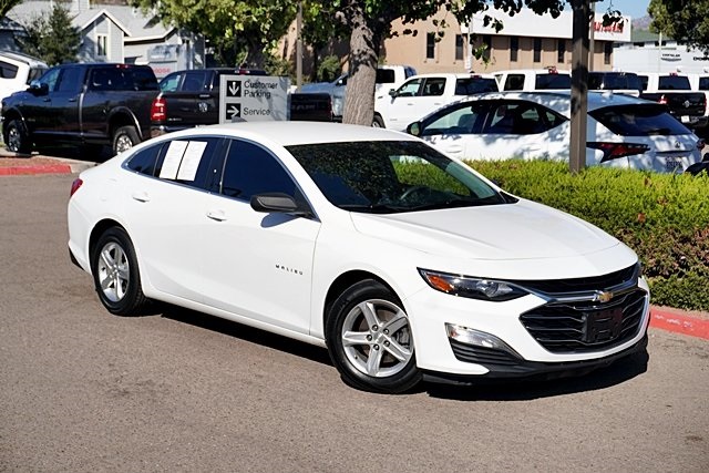 2019 Chevrolet Malibu LS photo 2