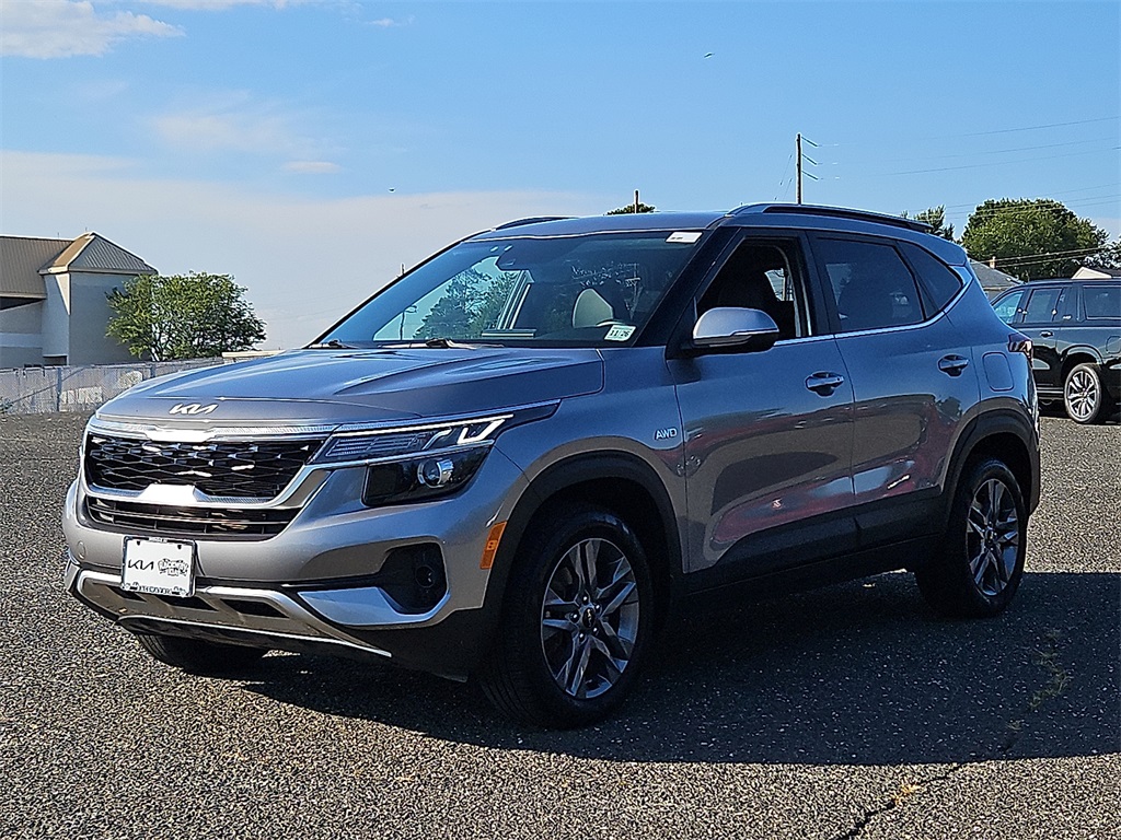 2022 Kia Seltos S photo 3