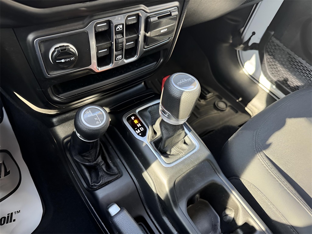 2021 Jeep Gladiator Willys photo 14