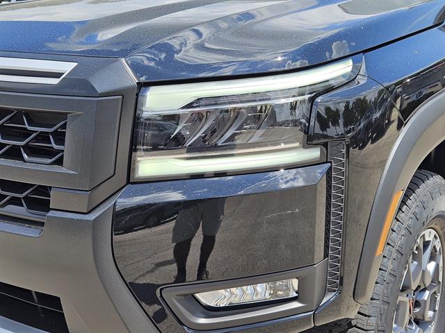 2025 Nissan Frontier Crew Cab PRO-4X photo 5