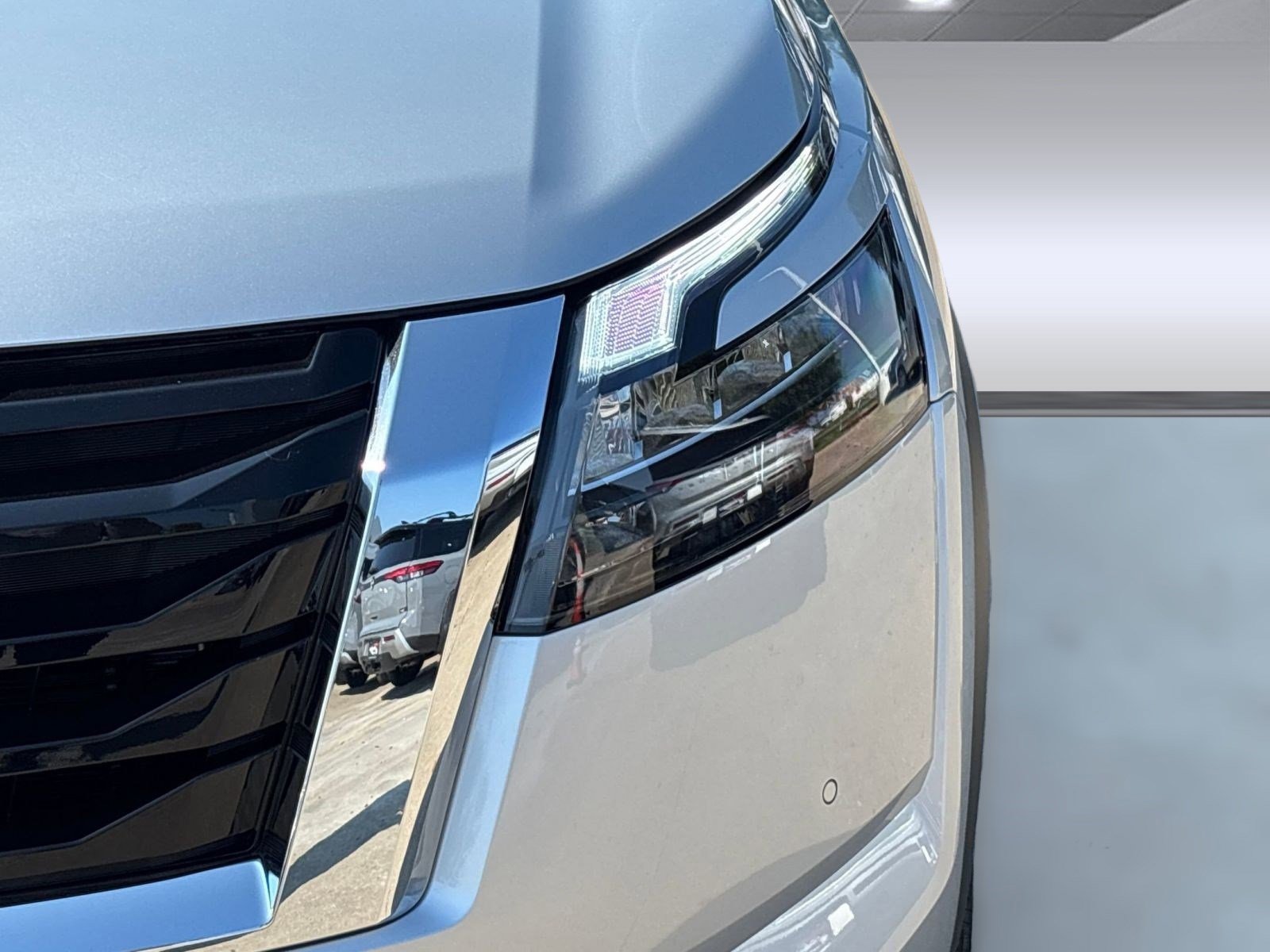 2025 Nissan Pathfinder Platinum photo 11