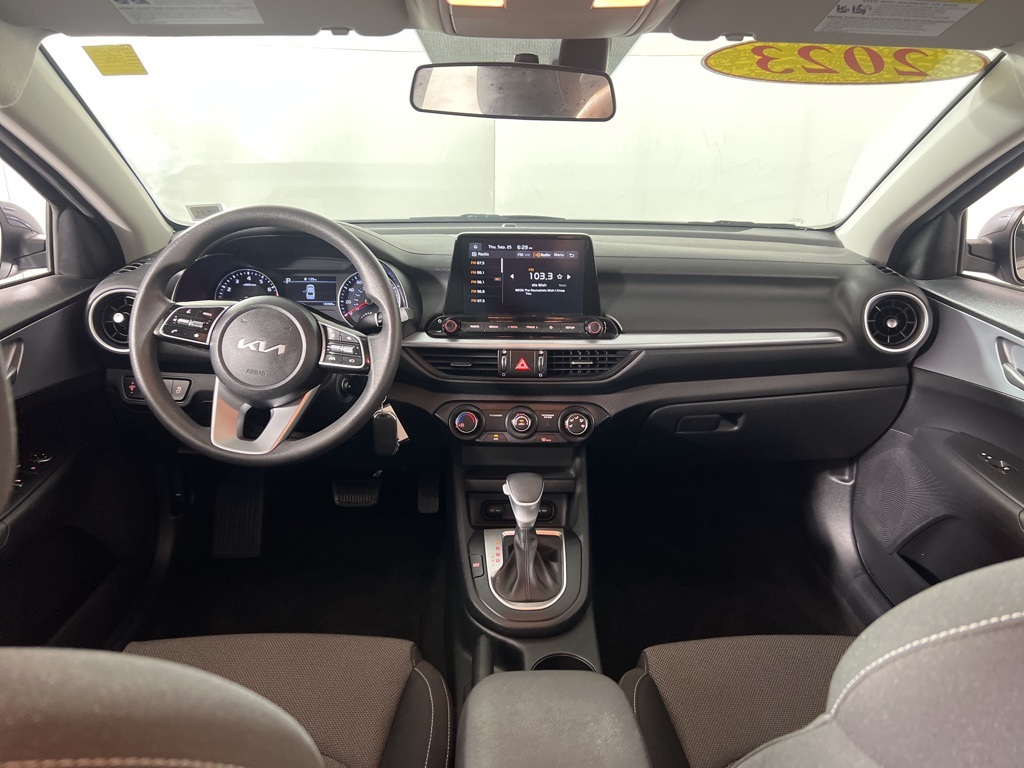 2023 Kia Forte LXS photo 2
