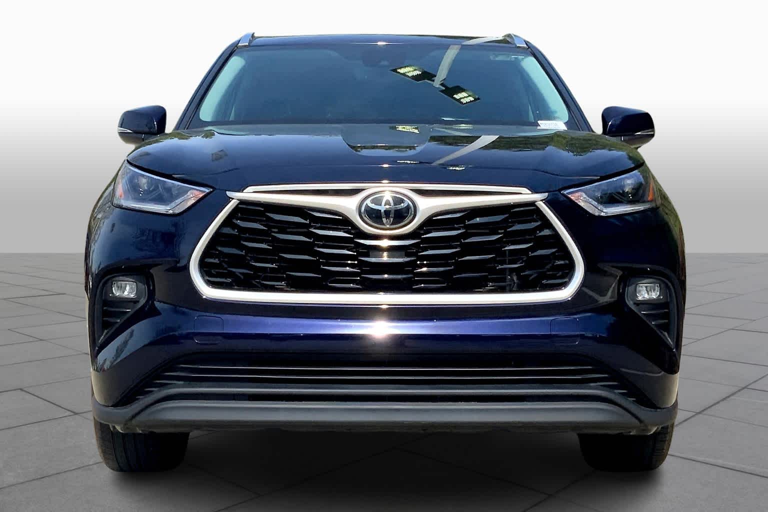 2021 Toyota Highlander XLE photo 3