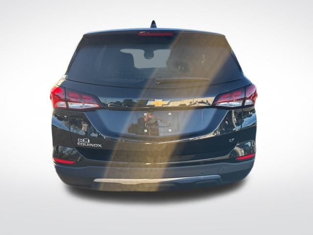 2022 Chevrolet Equinox LT photo 2