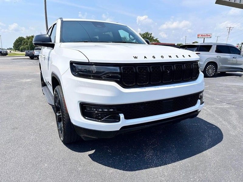 2023 Jeep Wagoneer Series II Carbide photo 2