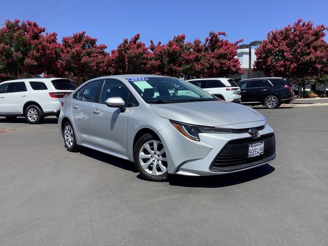 Used 2023 Toyota Corolla LE with VIN 5YFB4MDE6PP043090 for sale in Northfield, Minnesota