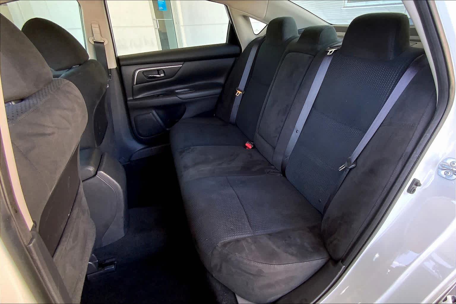 2015 Nissan Altima 2.5 S photo 18
