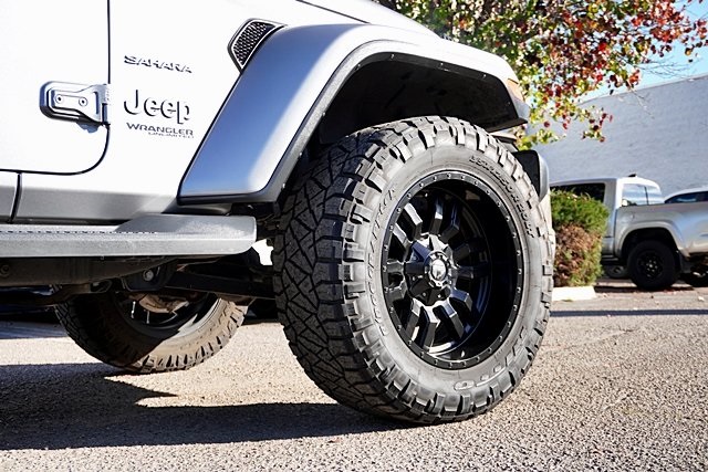 Used 2018 Silver Jeep Unlimited Sahara image 8