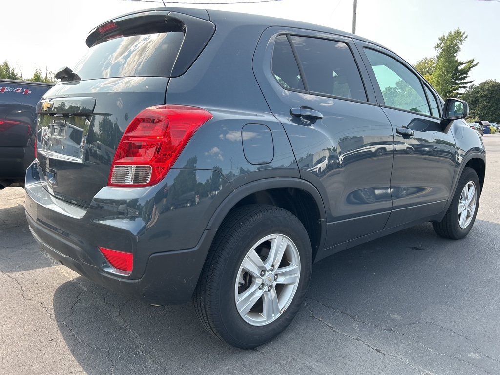 2022 Chevrolet Trax LS photo 5
