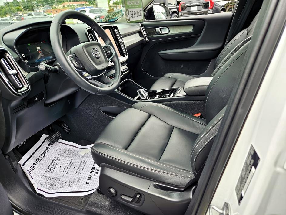 2024 Volvo XC40 Ultimate AWD photo 6