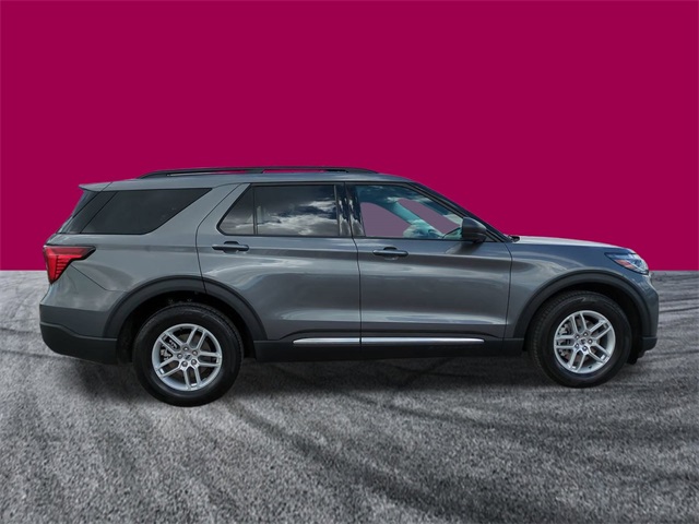 2025 Ford Explorer photo 2