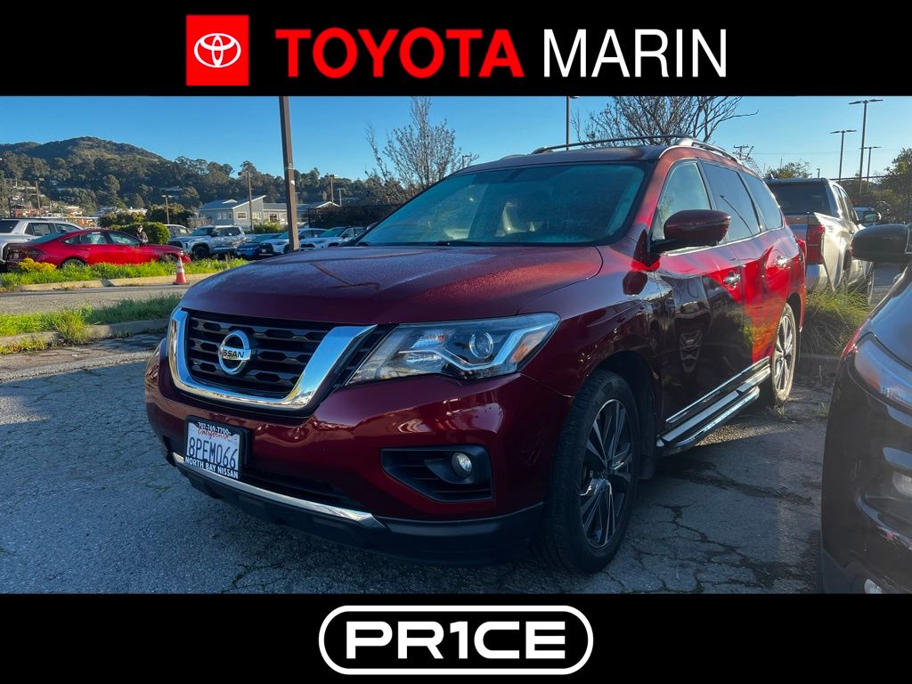 2019 Nissan Pathfinder Platinum's photo