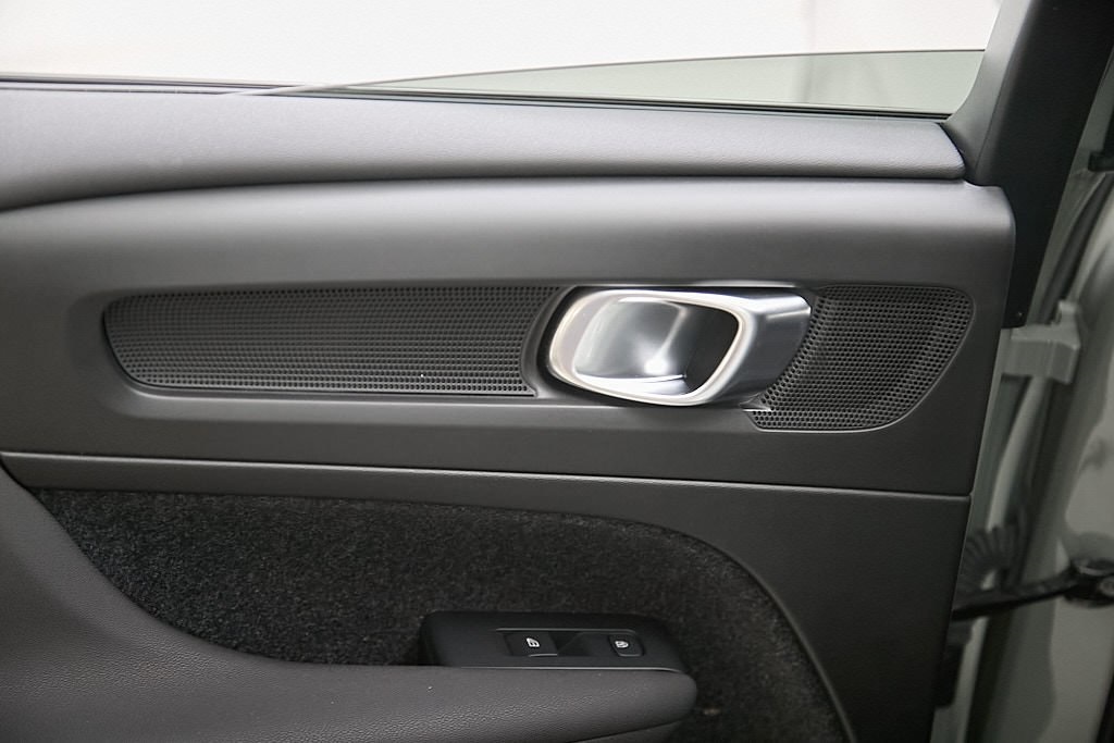 2023 VOLVO C40 - Image 18