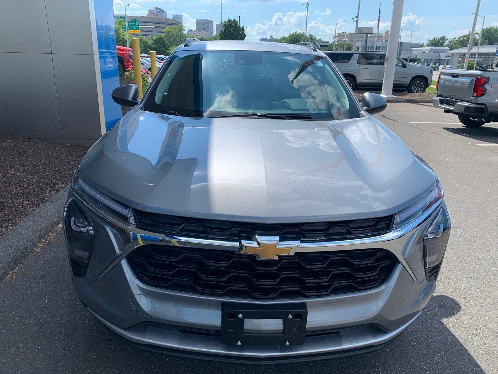 2025 Chevrolet Trax LT photo 2