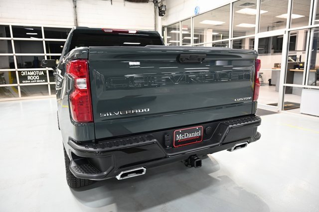 2026 Chevrolet Silverado Trail Boss Custom photo 3
