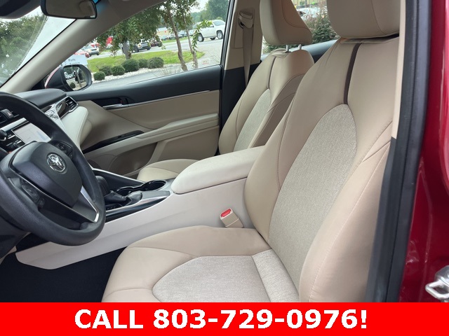 2018 Toyota Camry LE photo 7