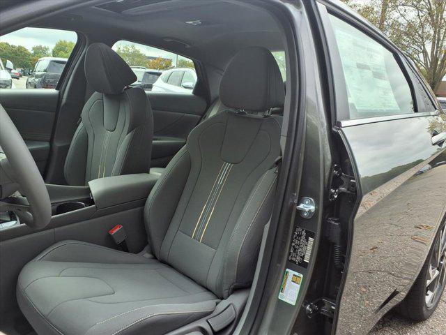 2025 Hyundai Elantra SEL Convenience photo 15